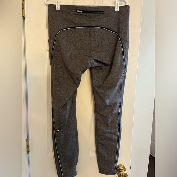 Lululemon 28” compression pant size 12 - Picture 2 of 3